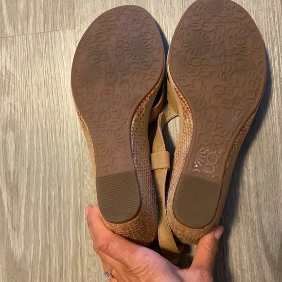 UGG Gaiana leather sandals never worn size 9 - Picture 2 of 4